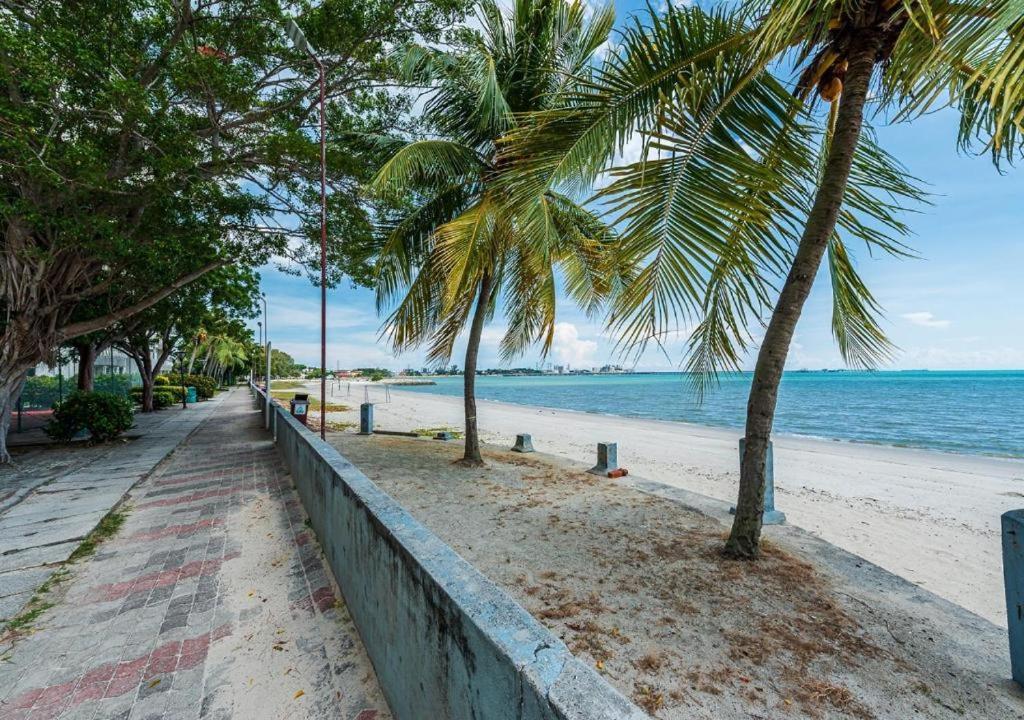 Glory Beach Private Resort 2Br Port Dickson Bagian luar foto
